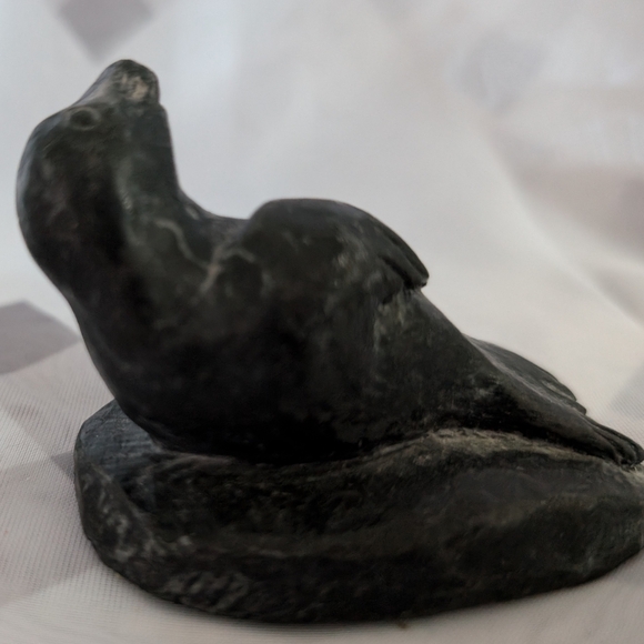 A Wolf Brand Original Hand Carved Soapstone Seal Sculpture Made In Canada - Picture 2 of 3